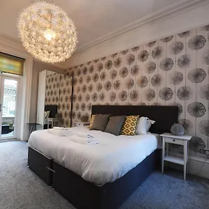 - Courtyard Mews - Garden Harrogate